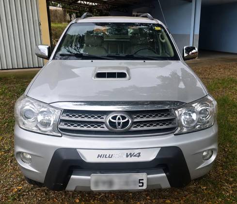 TOYOTA HILUX SW4 3.0 SRV 4X4 7 LUGARES 16V TURBO INTERCOOLER DIESEL 4P AUTOMÁTICO TOYOTA HILUX SW4 3.0 SRV 4X4 7 LUGARES 16V TURBO INTERCOOLER DIESEL 4P AUTOMÁTICO
